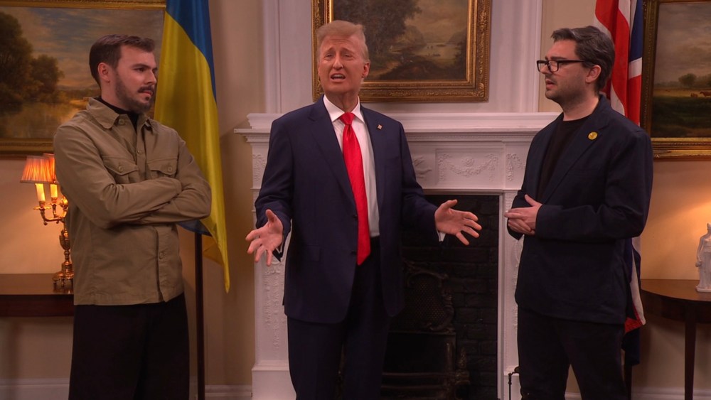 James Austin Johnson’s Trump Surprises in Cold Open James Austin Johnson's Trump Surprises in Cold Open