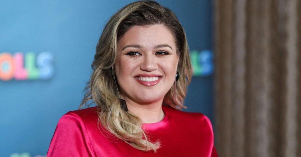 Kelly Clarkson's Tense Altercation at Store Revealed in Security Footage