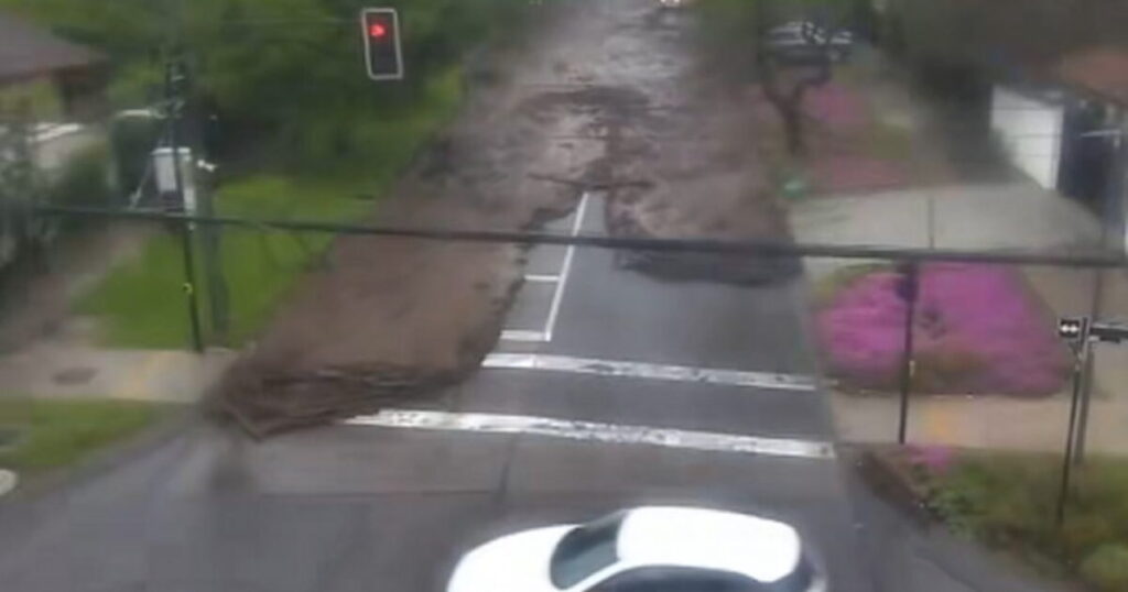 Mind-Blowing Footage Shows Flash Floods Taking Over Streets in Chile After Heavy Rains (VIDEO) * The Gateway Pundit * by Mike LaChance Mind-Blowing Footage Shows Flash Floods Taking Over Streets in Chile After Heavy Rains (VIDEO) * The Gateway Pundit * by Mike LaChance