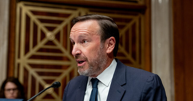 Chris Murphy Blames Trump for Iran’s Attacks on Arab Countries