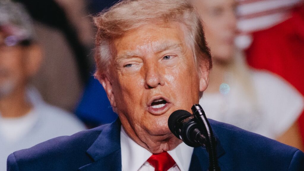 Trump's Big Rally Boast Gets Instant Fact Check From Camera Operator