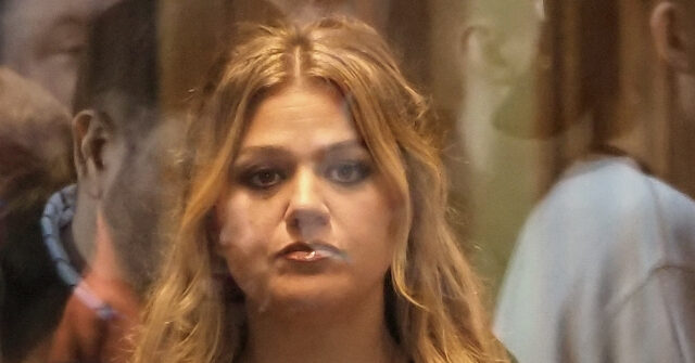 Brooklyn Toyshop Owners Refute Kelly Clarkson’s Claim of ‘Pretty Woman’ Treatment, Say Her Fans Now Harassing Them