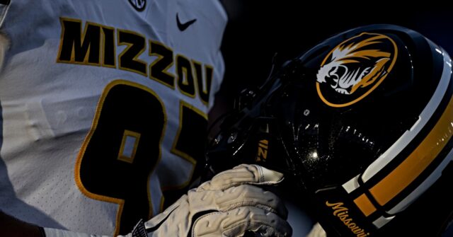 Missouri Freshman OL Johnnie ‘DJ’ Jones Hospitalized, on Heart Transplant List